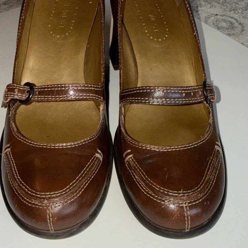 Nine West Women's Brown Leather Mary Jane Heels - Comfortable Low Block Heel - Picture 7 of 9